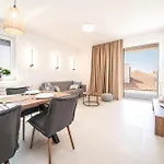 Lovely In With Sauna Apartman Vrsi