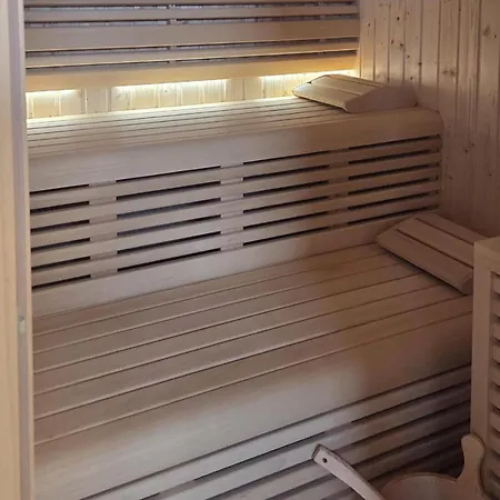 Luxurious In With Sauna דירה *