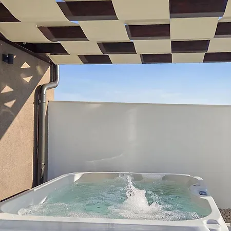 Luxurious In With Sauna Appartamento